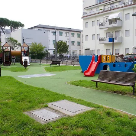 Piazza Marconi 2 5 Persone *